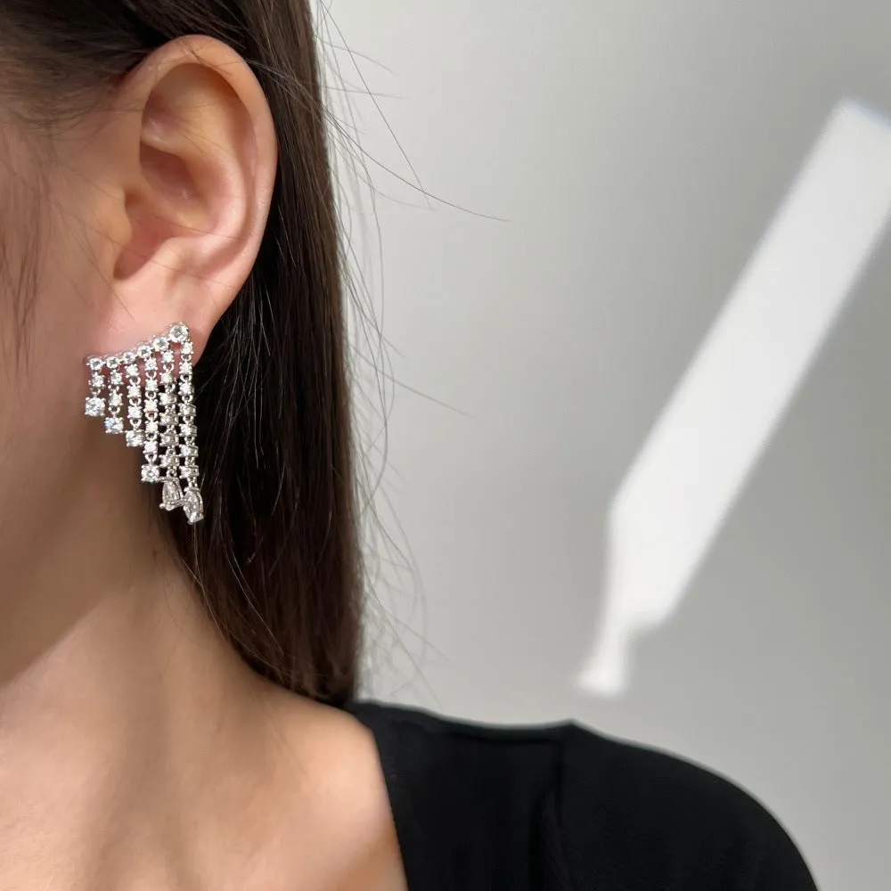 DAZZLING BANQUET EARRINGS (الأقراط)