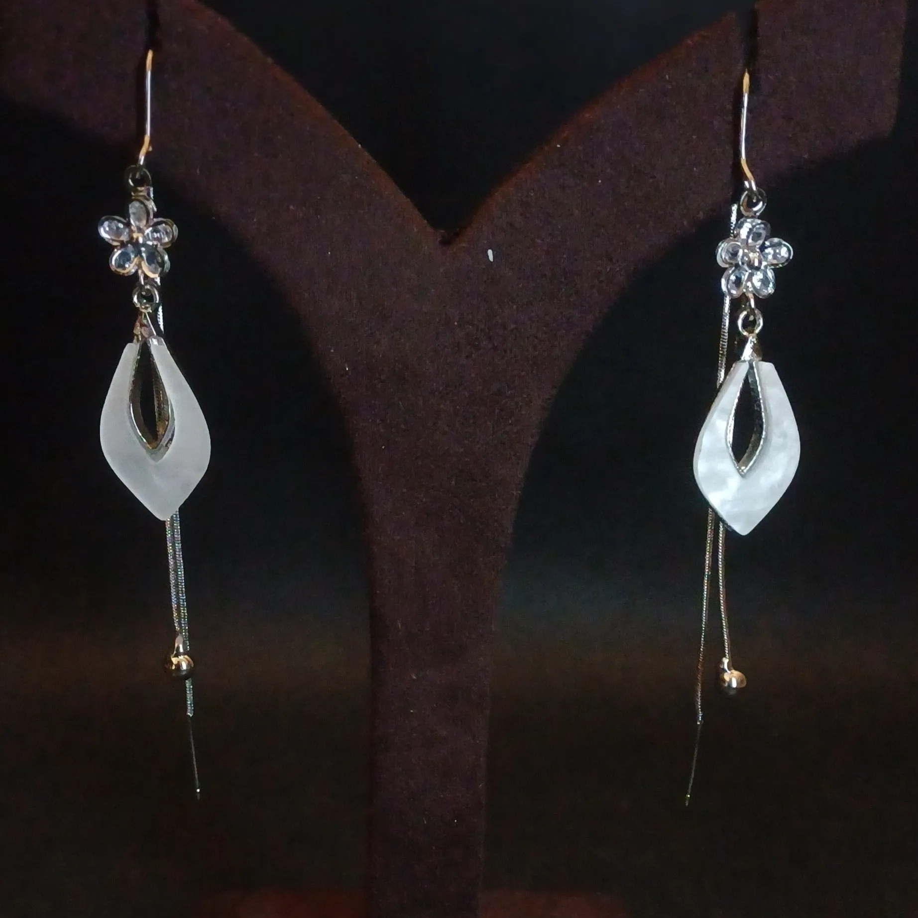Dazzling Feather Elegant Daily Earrings - AD