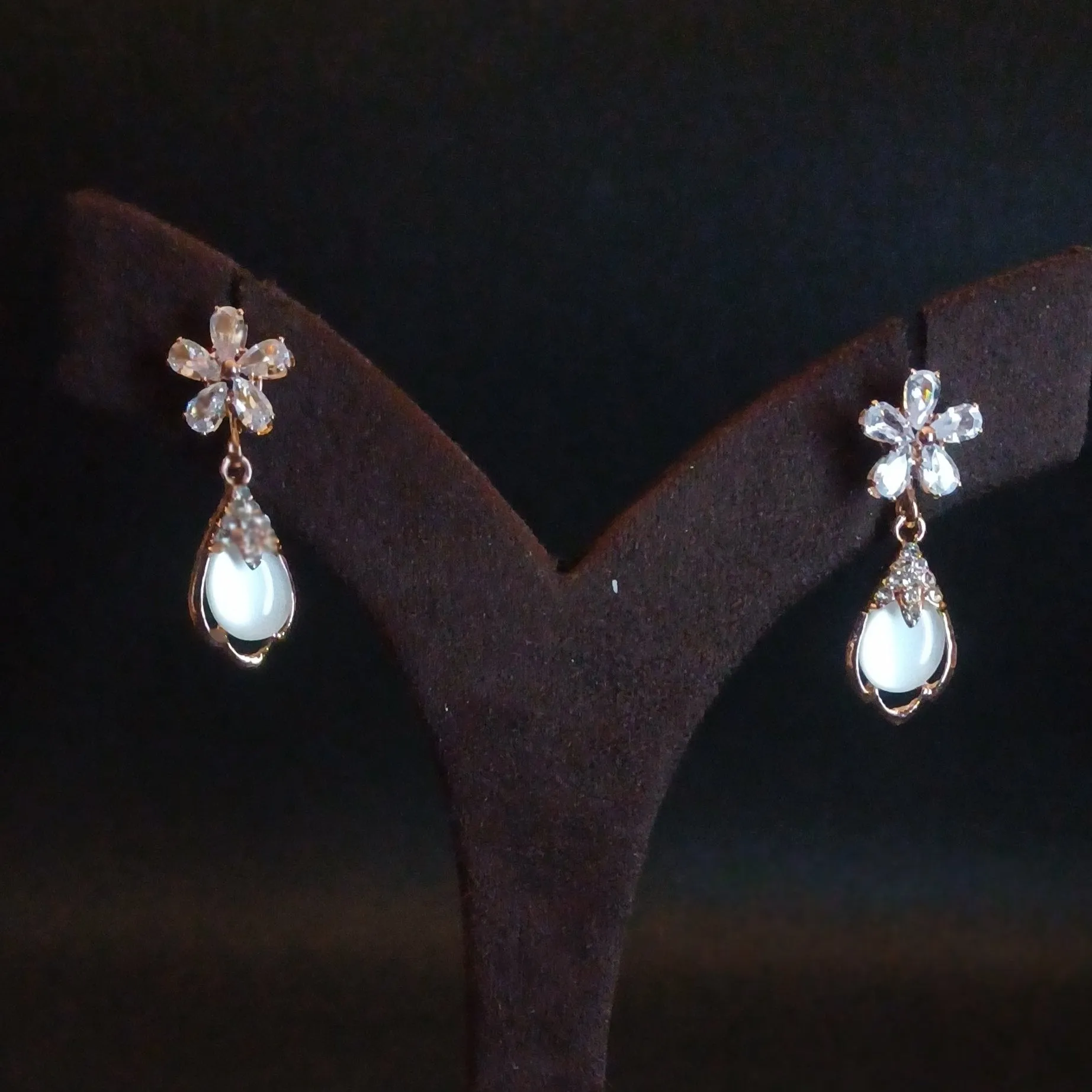 Dazzling flower & pearl diamond Earrings - American Diamonds