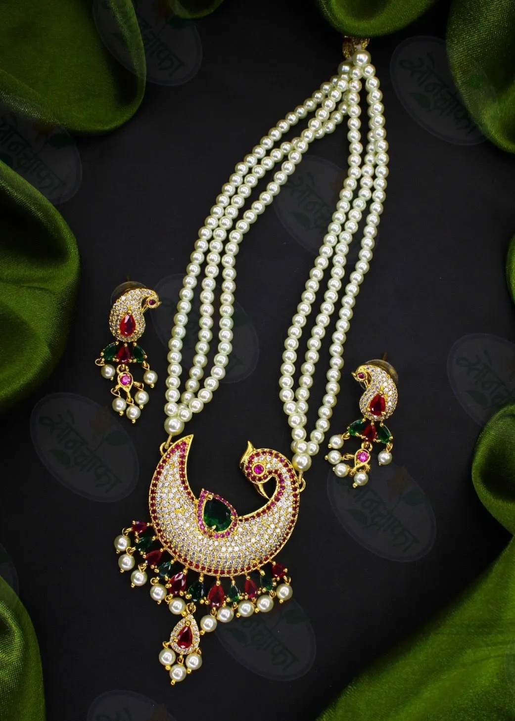 DAZZLING PEACOCK NECKLACE