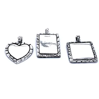 Engravable Pendant With Cobblestone Border