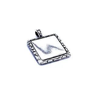 Engravable Pendant With Cobblestone Border