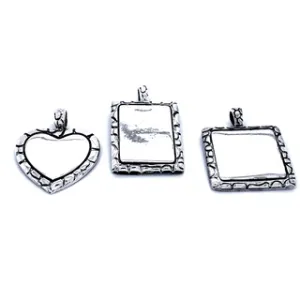 Engravable Pendant With Cobblestone Border