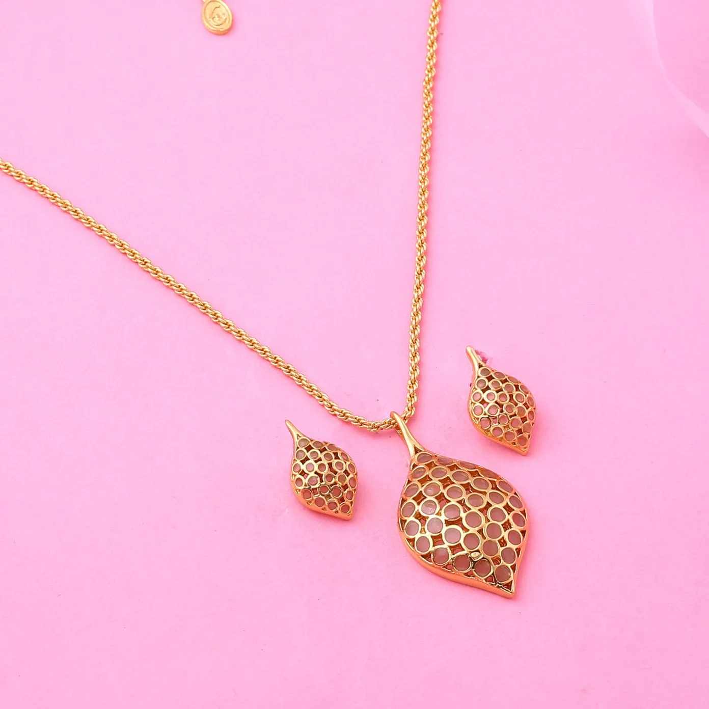 Estele Gold Plated Trendy Fashionable Pendant Set With Earrings for Women