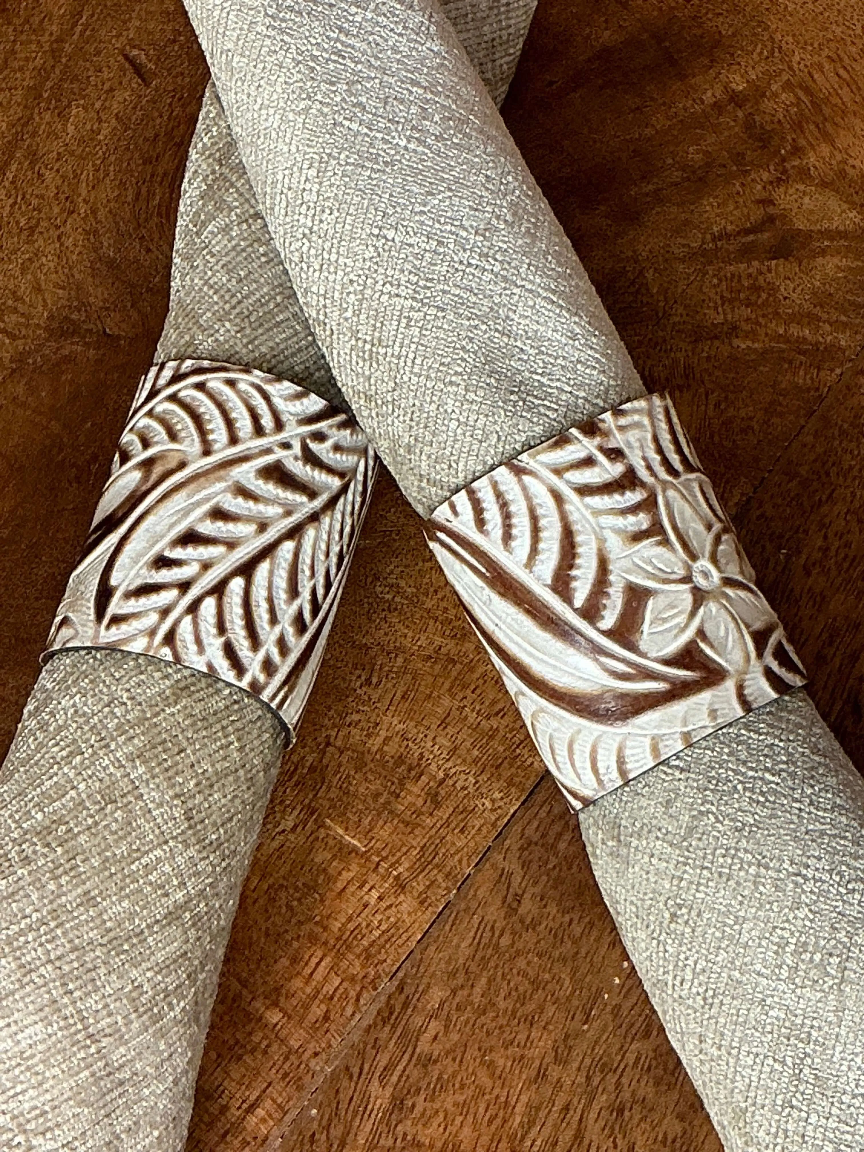 Handcrafted Leather Embossed Dallas Napkin Rings 6Pc