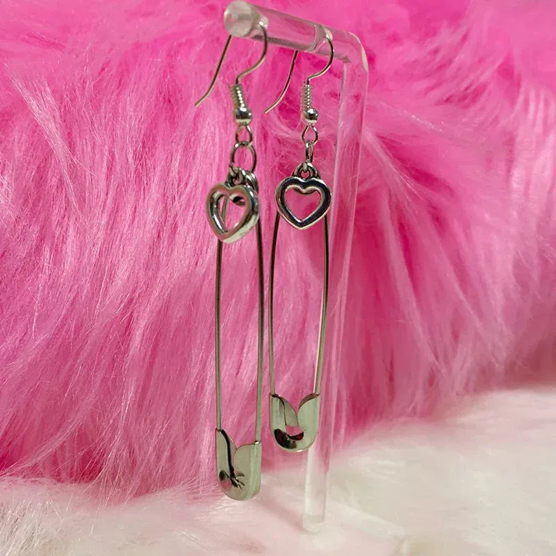 MAYTRENDS  - Safety Pin Heart Earrings