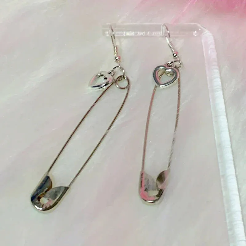 MAYTRENDS  - Safety Pin Heart Earrings