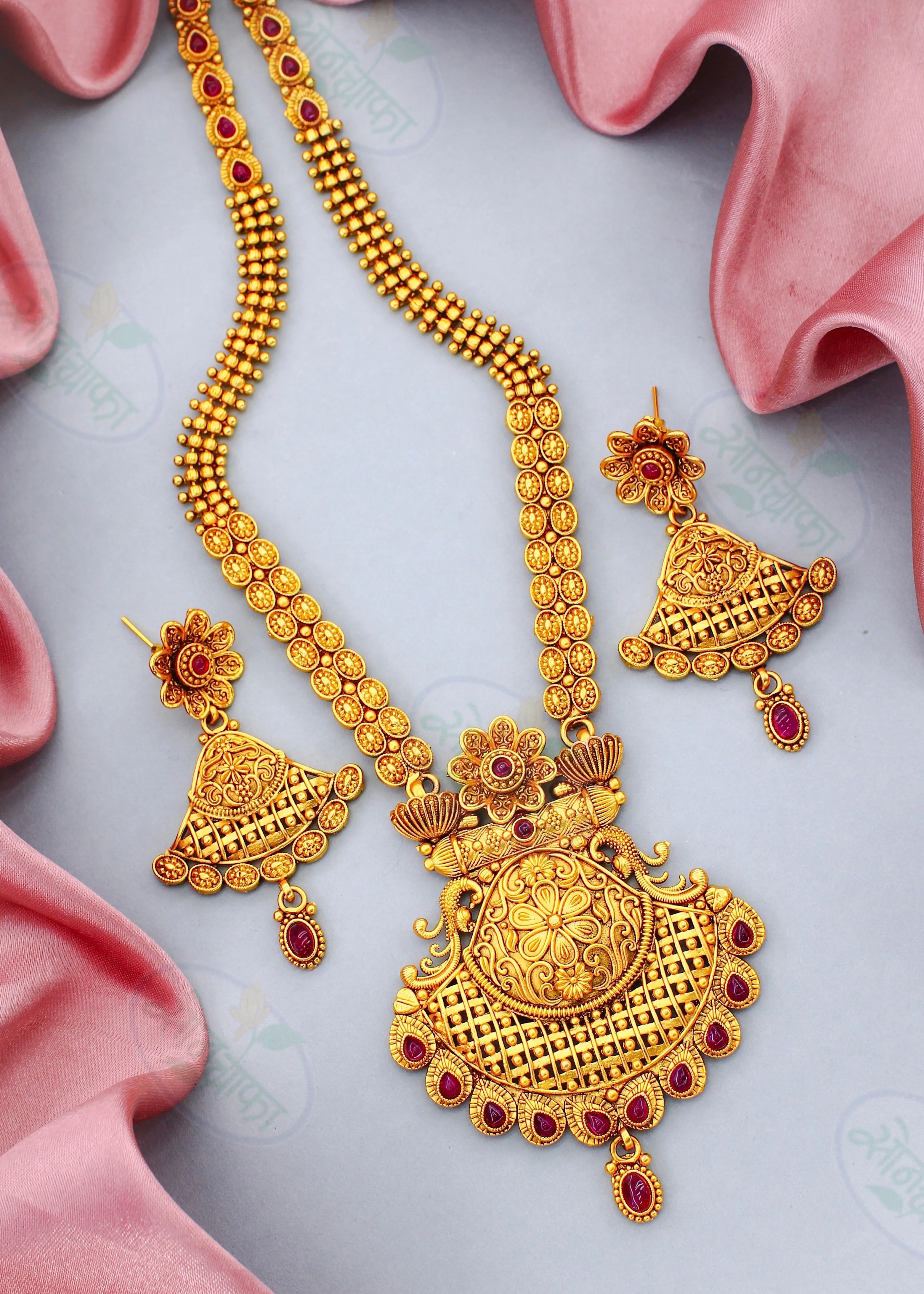 SOFT FLORAL DESIGNER MATTE NECKLACE