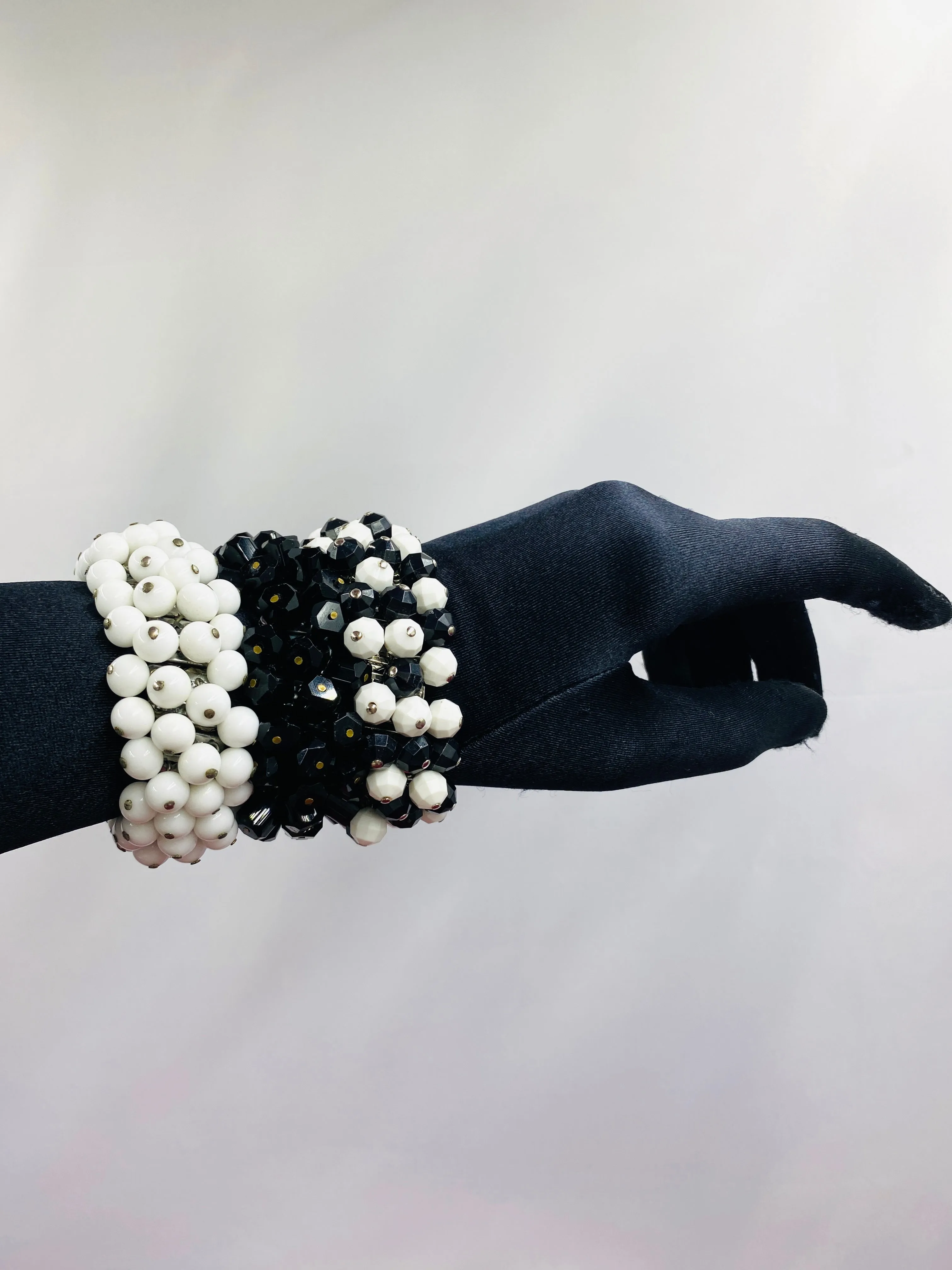 Vintage 1950s Black & White Glass Bead Cha Cha Expansion Bracelet