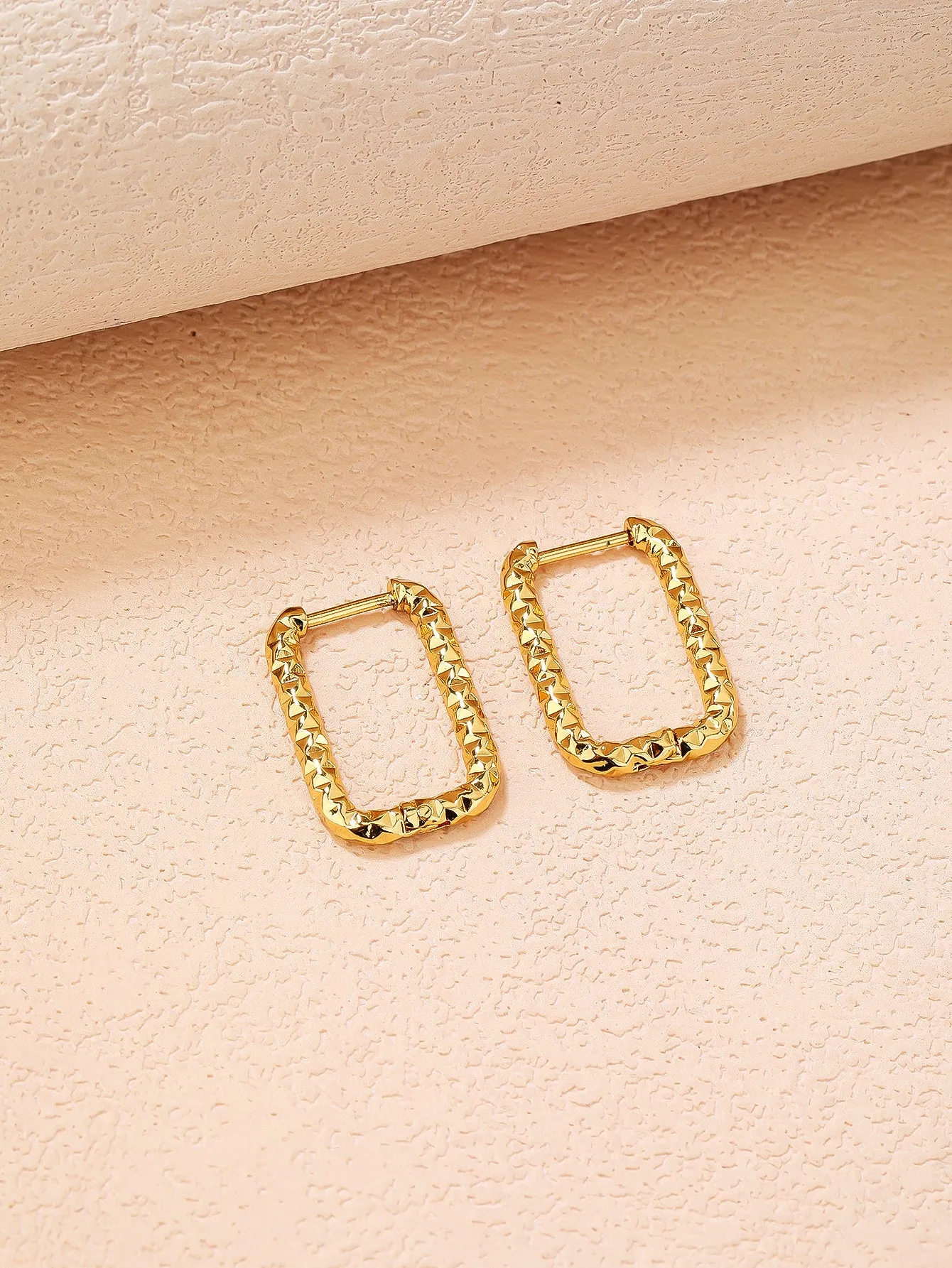 YUZENG Chic Vintage! Hammered Texture Geometric Rectangle Earrings with 18k Gold Plating！