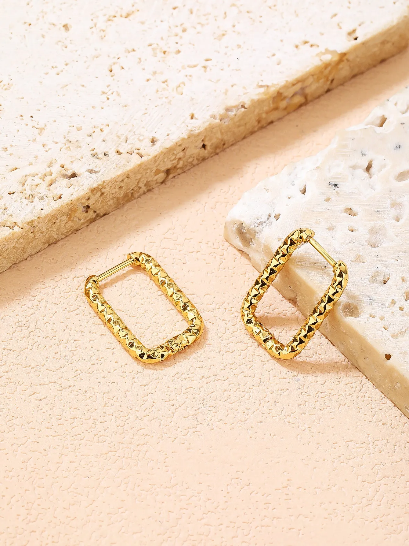 YUZENG Chic Vintage! Hammered Texture Geometric Rectangle Earrings with 18k Gold Plating！