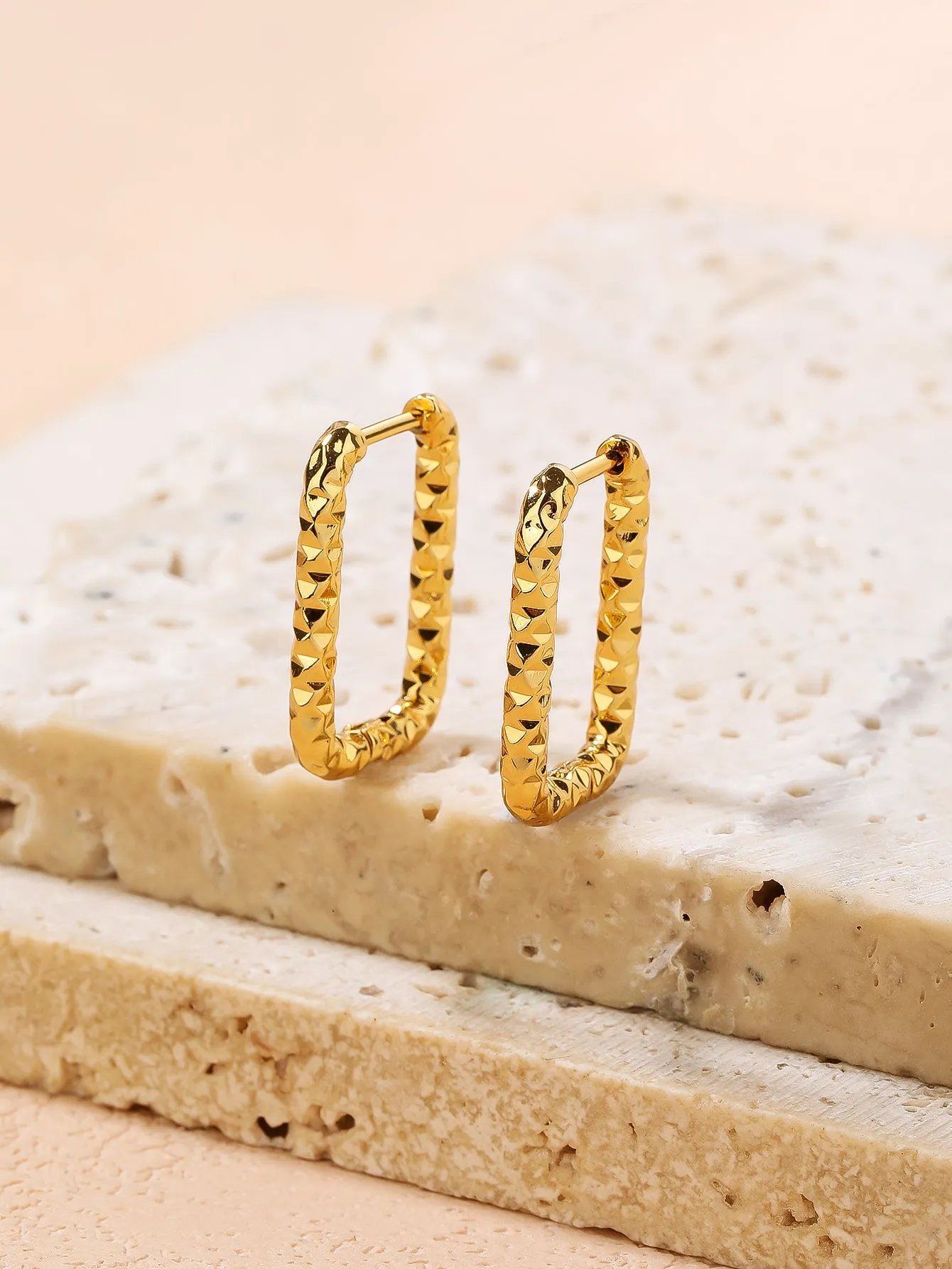 YUZENG Chic Vintage! Hammered Texture Geometric Rectangle Earrings with 18k Gold Plating！
